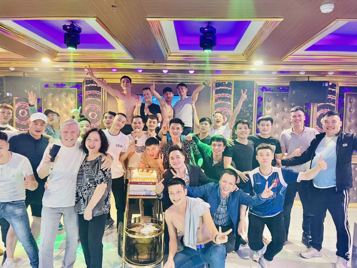 5 LƯU Ý KHI TỔ CHỨC SINH NHẬT Ở QUÁN KARAOKE 1