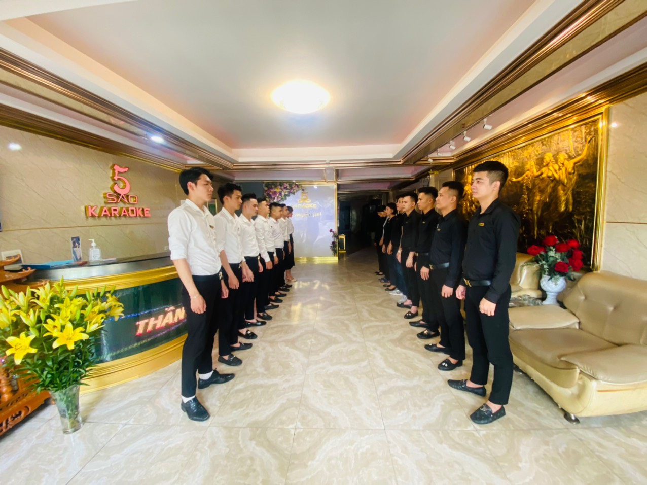 Nhân viên karaoke 5 Sao tận tâm, tận tụy